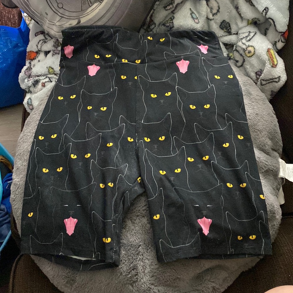Black cat yoga shorts OS